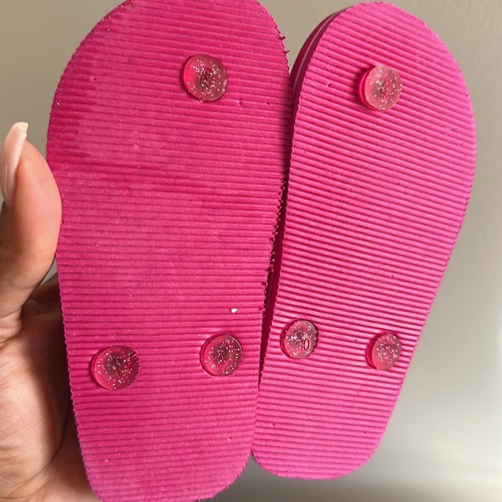 Minnie Mouse Sandals - Picture 2 of 4